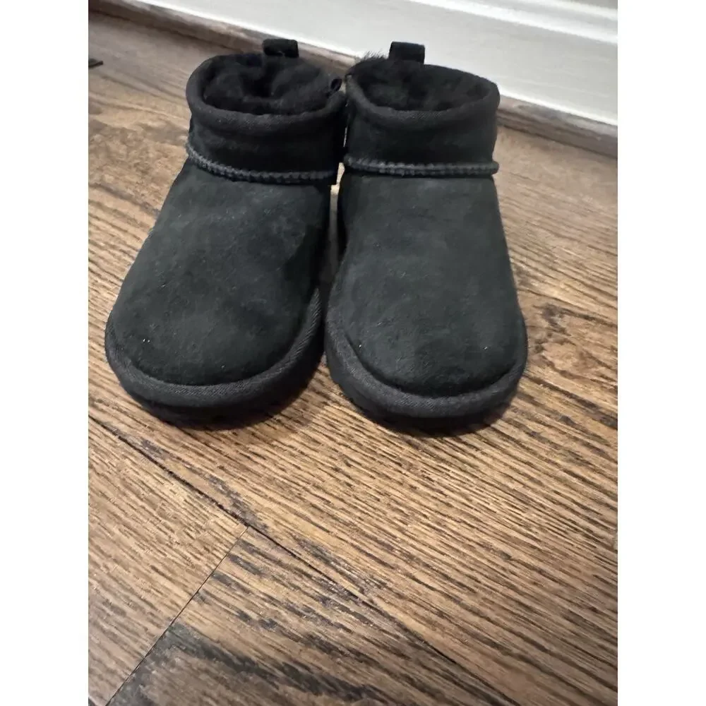 UGG Kid's Classic Ultra Mini Bootie Little Kids Size 8c NEW